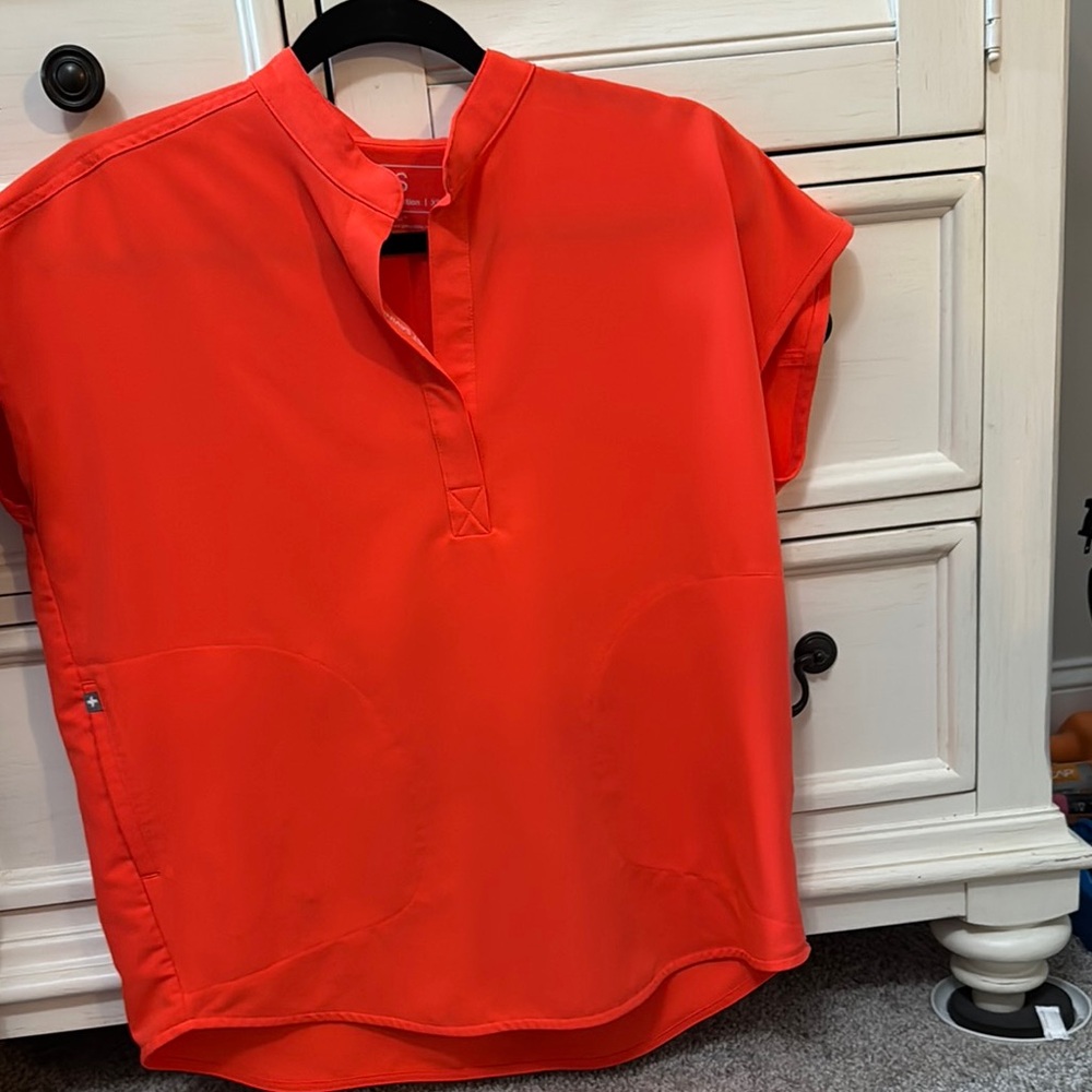 Figs Rafaela Fiery Coral Scrub Top